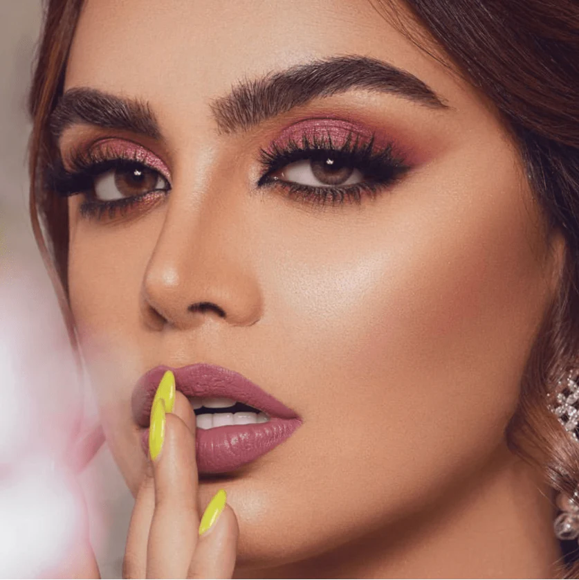 Diamond Allure Blonde Coloured Contacts | Yearly