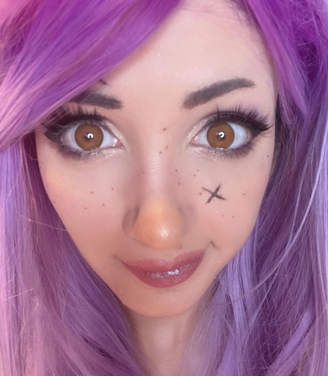 Fiesta Hazel Coloured Contacts | Yearly