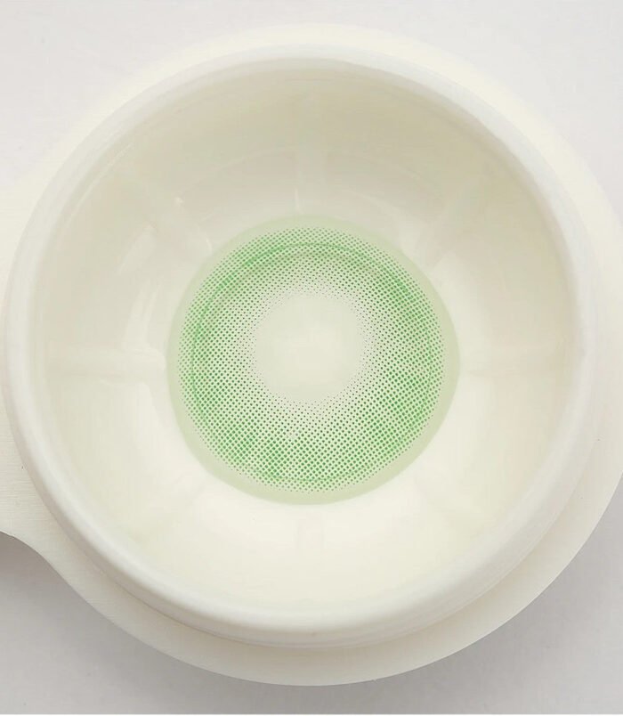 HidrocorVerdeGreenColoredContacts_1.jpg